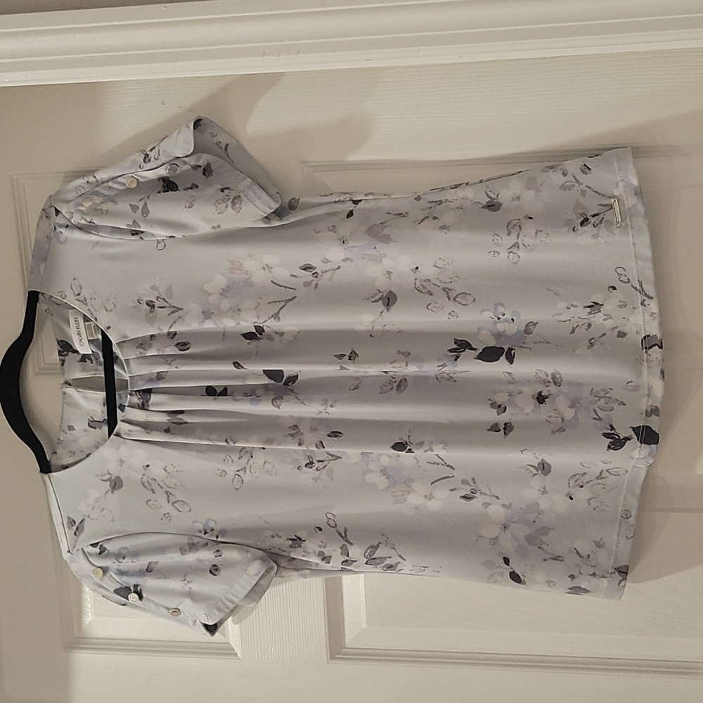 Calvin Klein size M dressy tshirt top blouse floral
